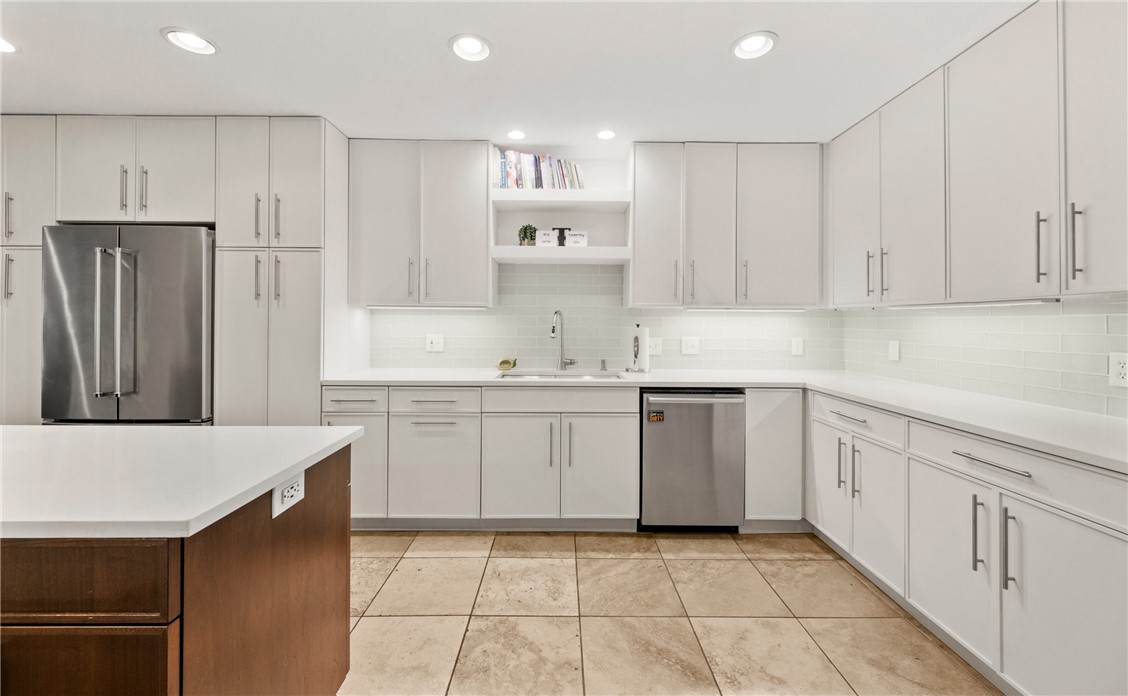 6113 Lost Creek Dr Property Photo 9