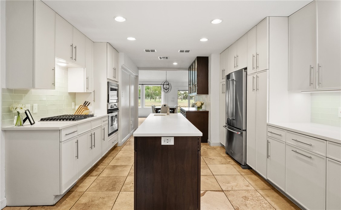 6113 Lost Creek Dr Property Photo 10