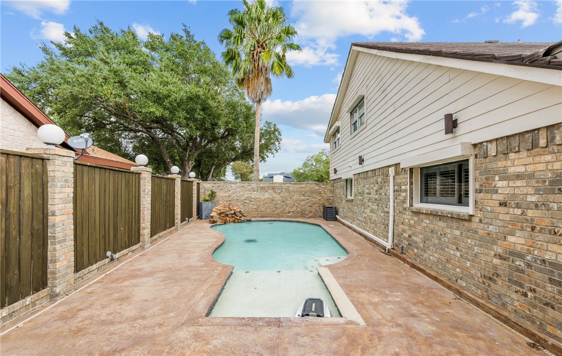 6113 Lost Creek Dr Property Photo 29