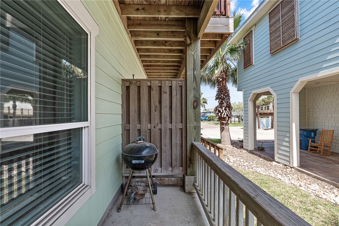 247 W Roberts Ave 11d Property Photo 3