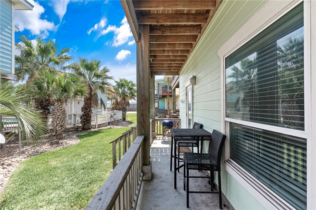 247 W Roberts Ave 11d Property Photo 4