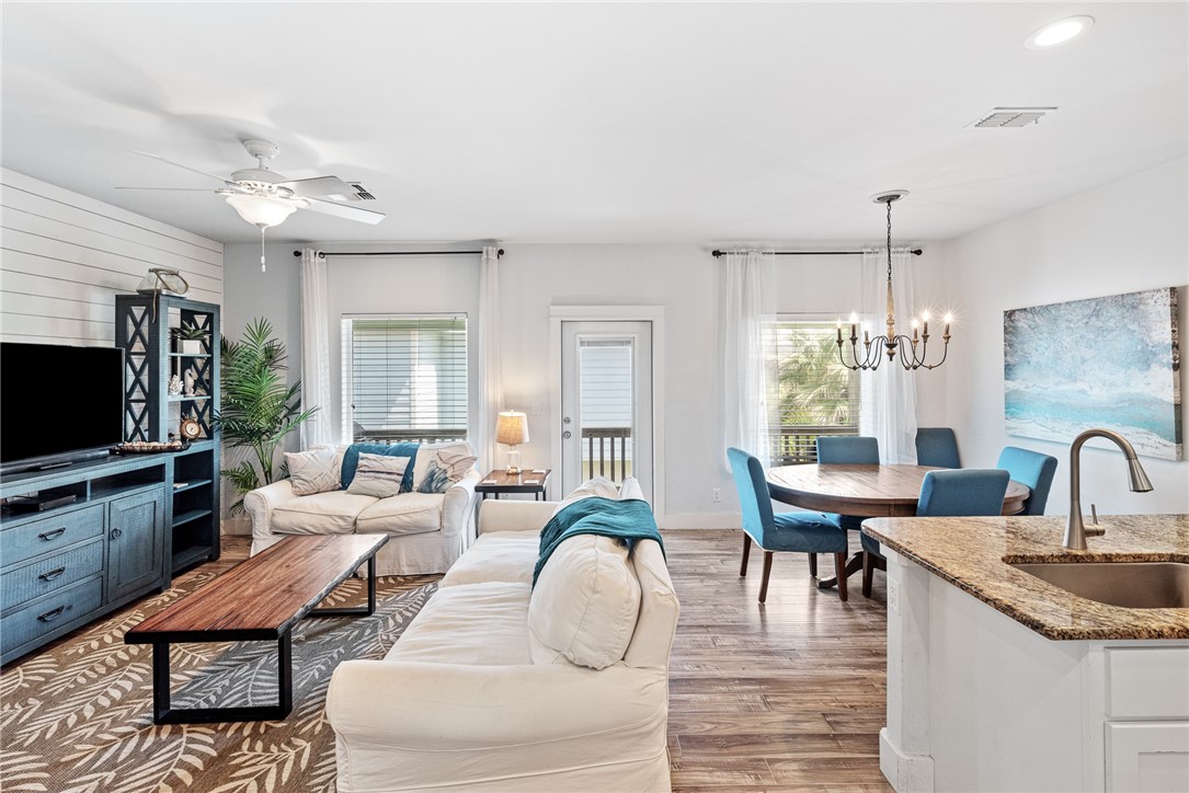 247 W Roberts Ave 11d Property Photo 6