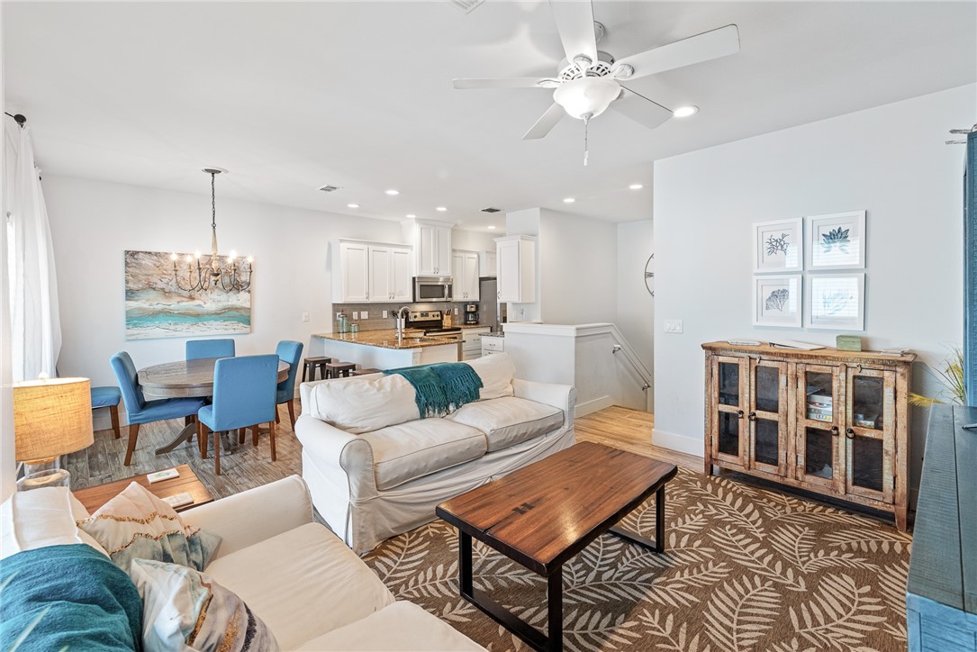 247 W Roberts Ave 11d Property Photo 9