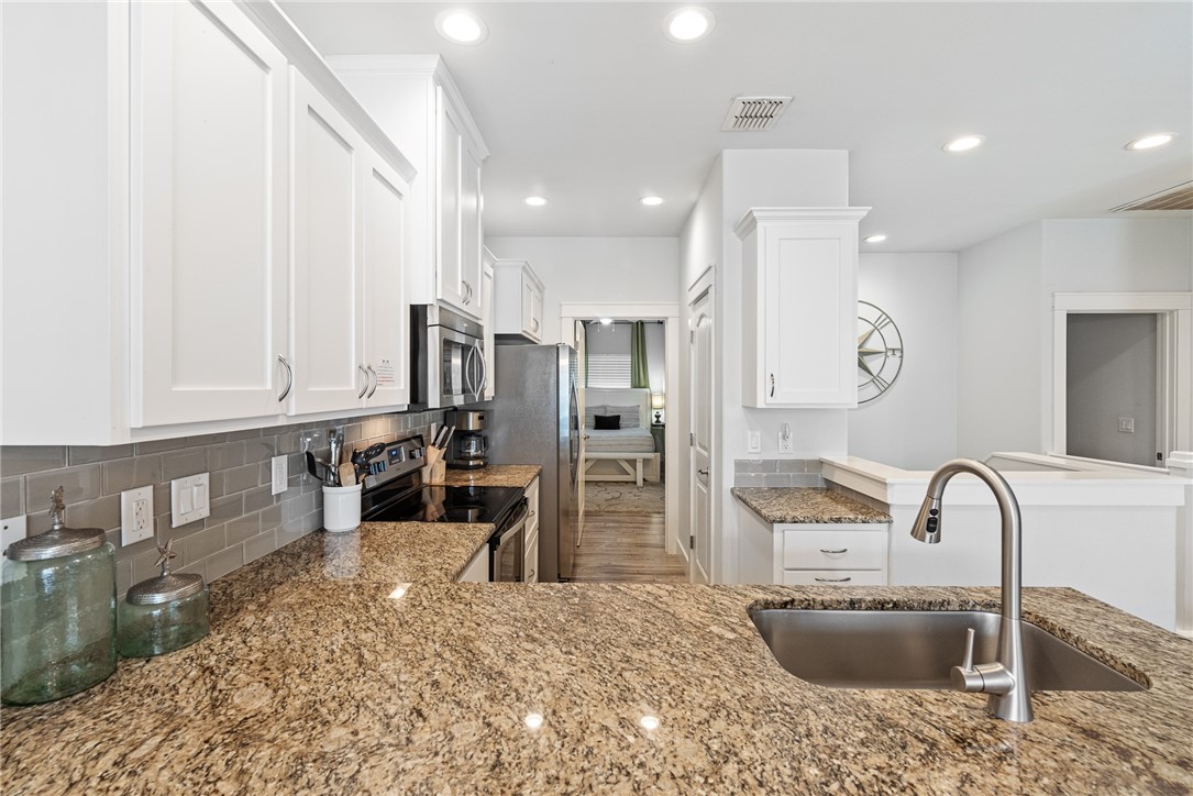 247 W Roberts Ave 11d Property Photo 11