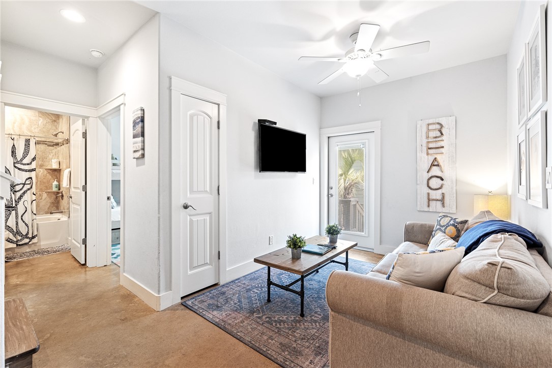 247 W Roberts Ave 11d Property Photo 15