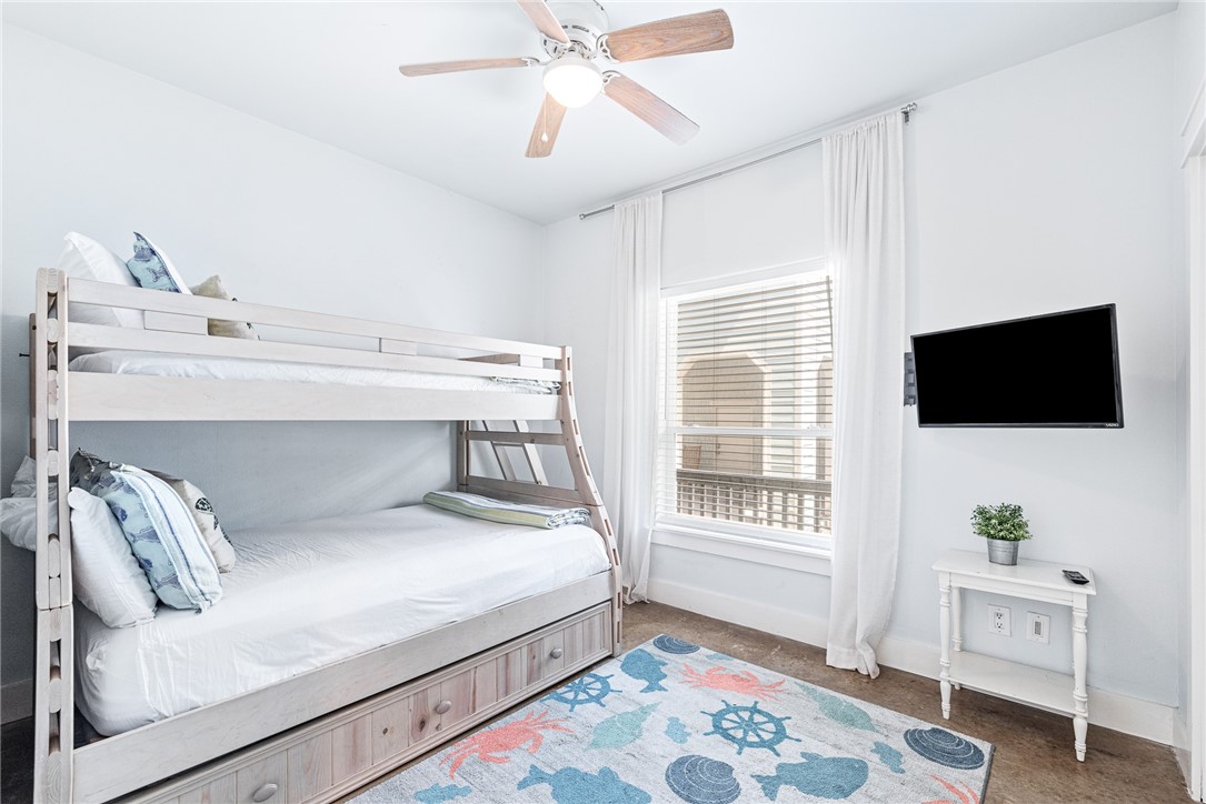 247 W Roberts Ave 11d Property Photo 18