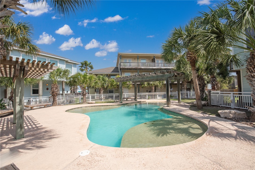 247 W Roberts Ave 11d Property Photo 32