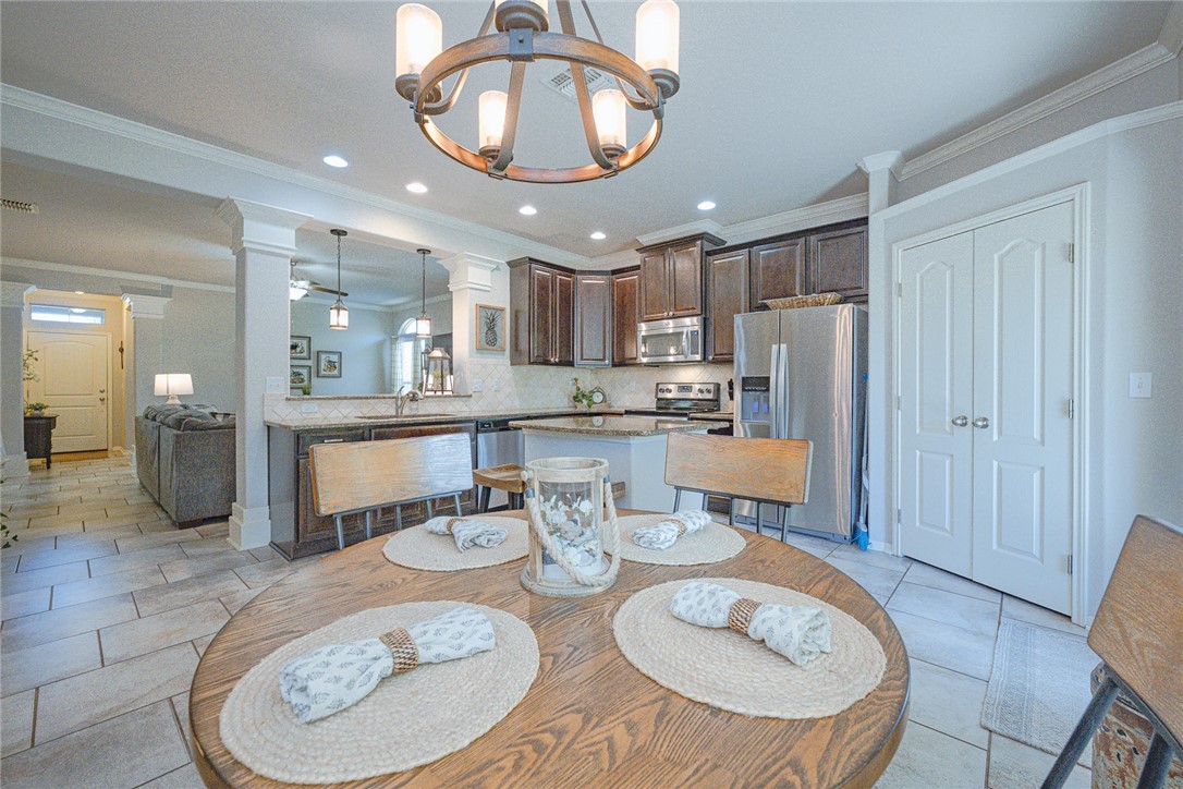 401 Inverrary Dr 36 Property Photo 3