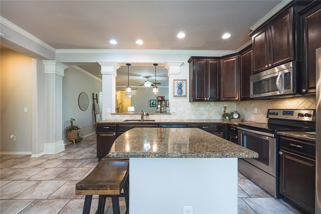 401 Inverrary Dr 36 Property Photo 4