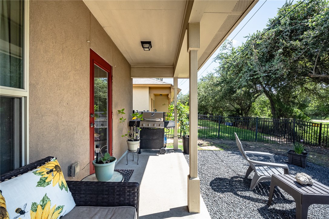 401 Inverrary Dr 36 Property Photo 21