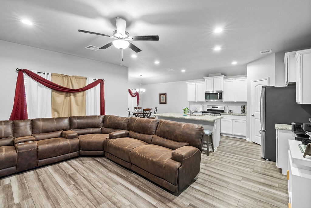 1258 Carnaby St Property Photo 11