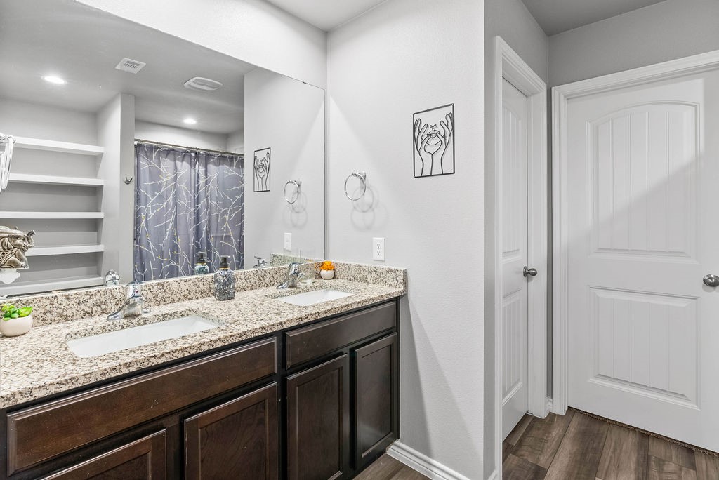 1258 Carnaby St Property Photo 14