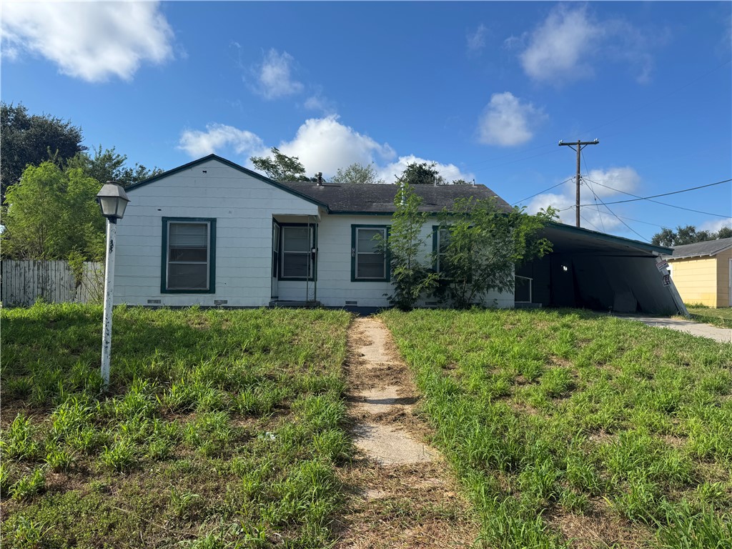 703 E Caesar Ave Property Photo 1
