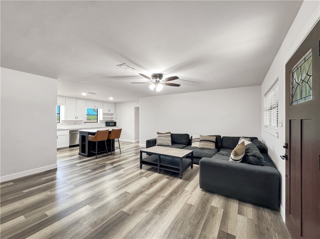 130 County Road 3211 Property Photo 4