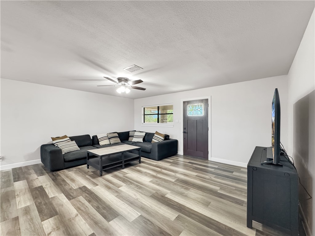 130 County Road 3211 Property Photo 5