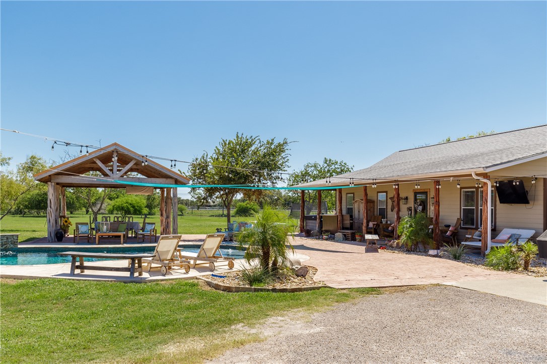 2541 Flour Bluff Dr Property Photo 2