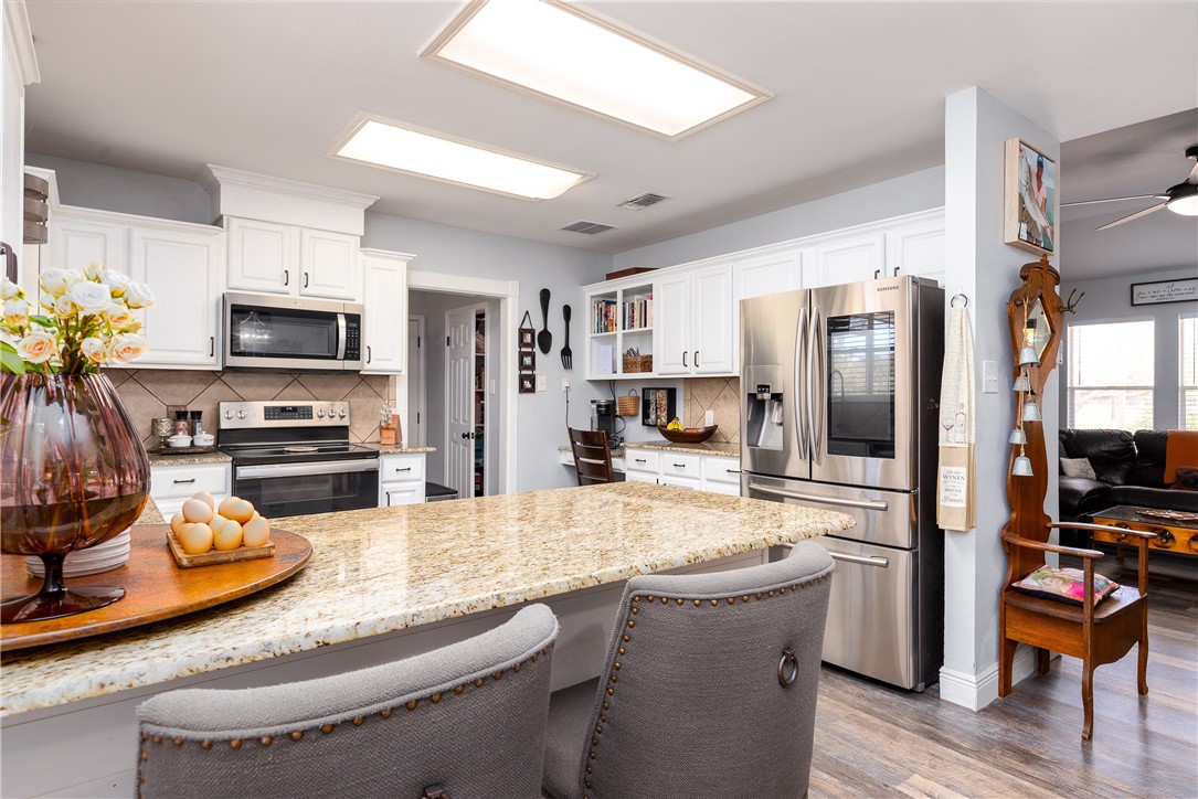 2541 Flour Bluff Dr Property Photo 12