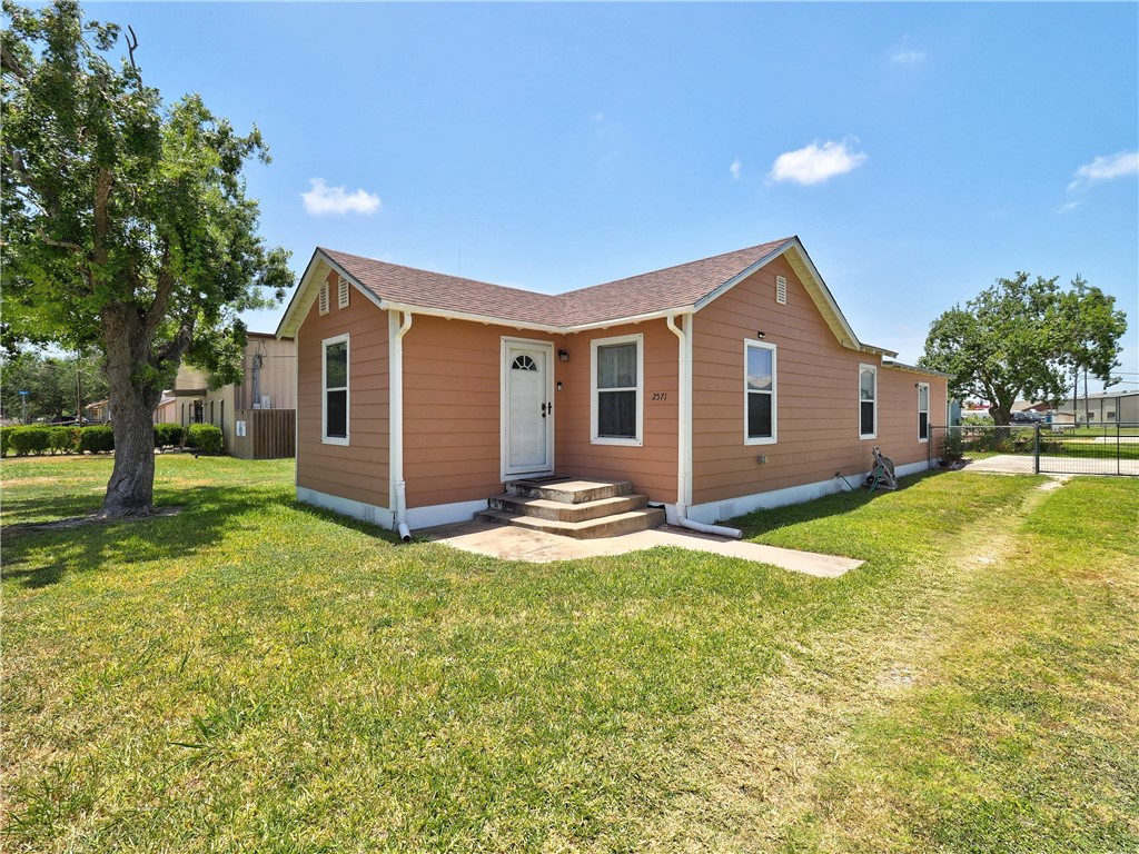 2571 First St Property Photo 1