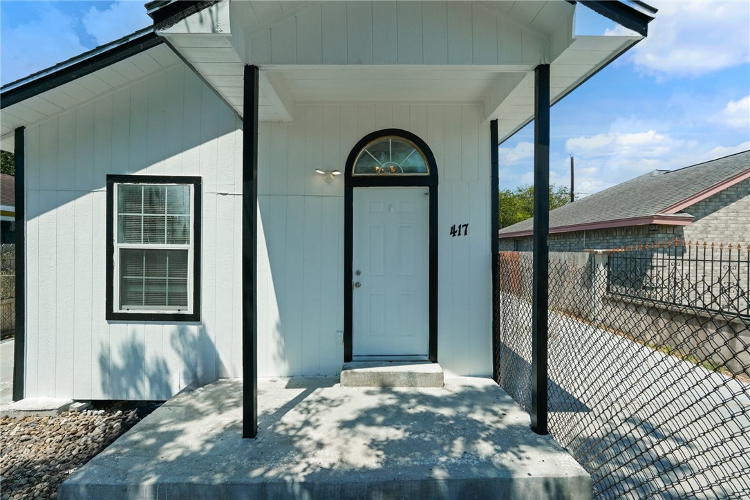 417 Vera Cruz St Property Photo 3