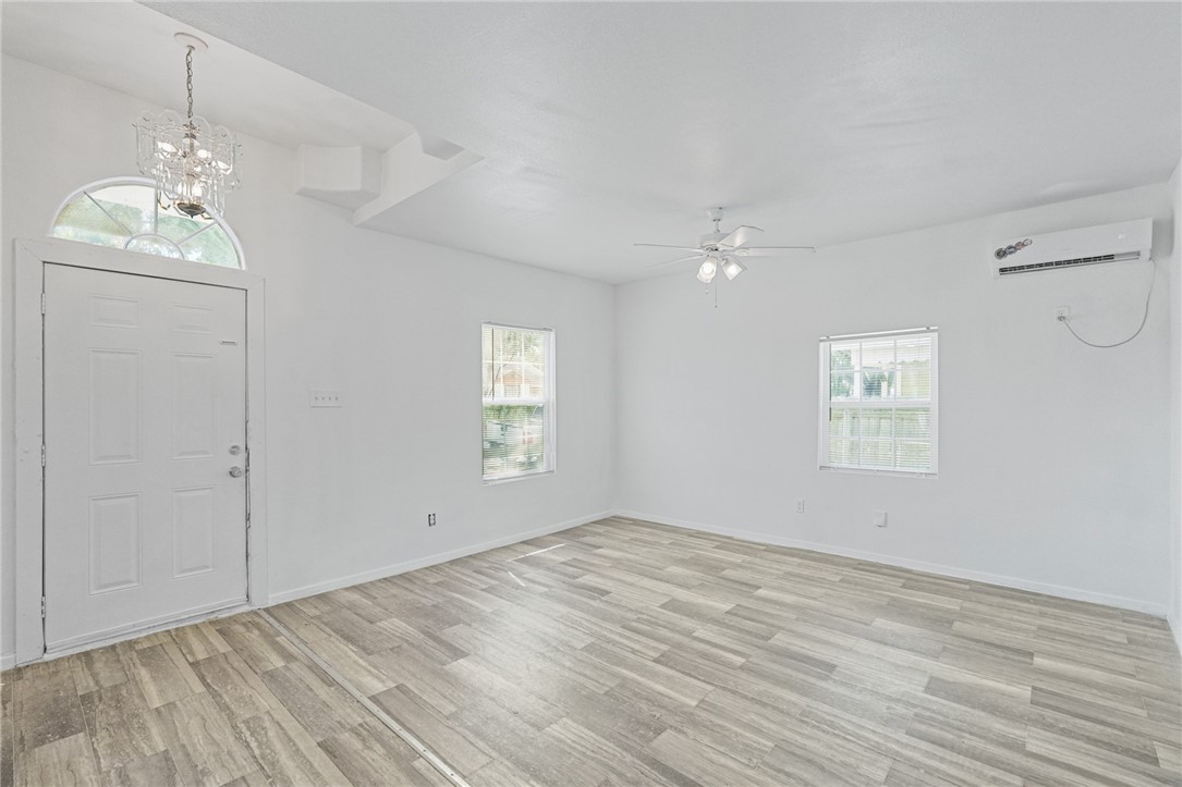 417 Vera Cruz St Property Photo 6