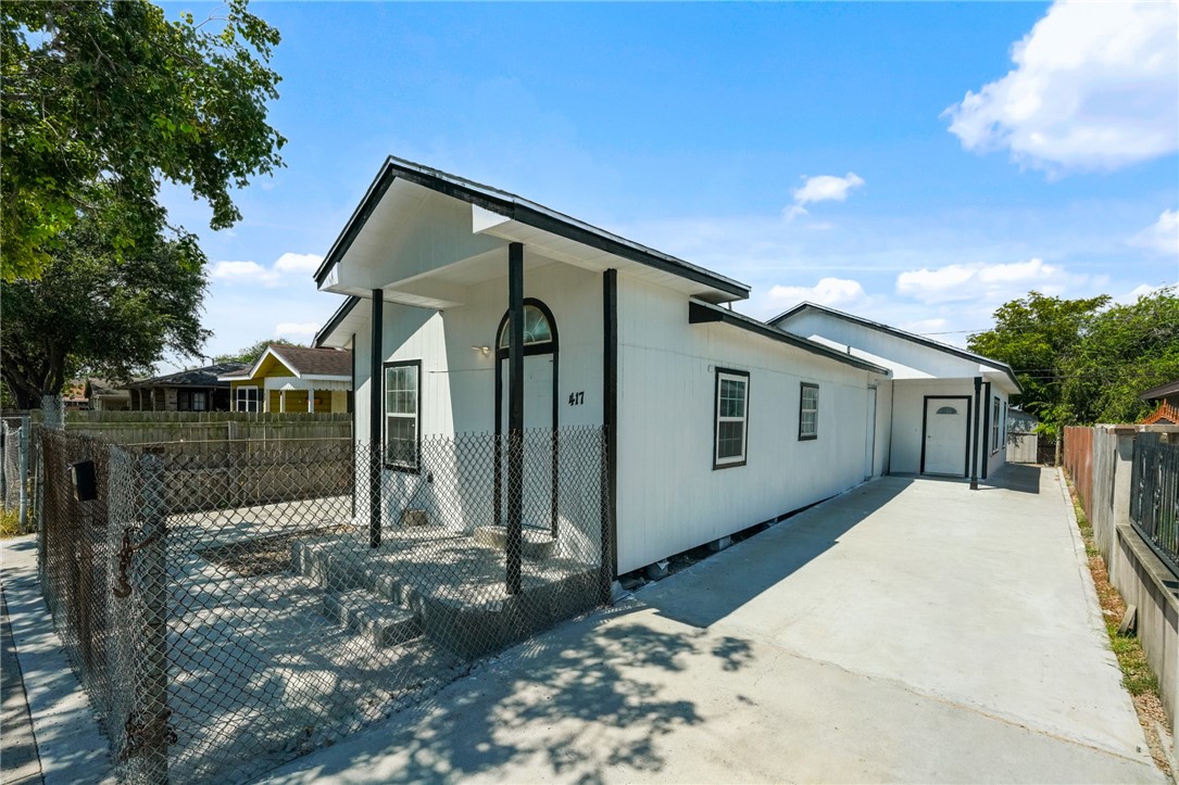 417 Vera Cruz St Property Photo 15