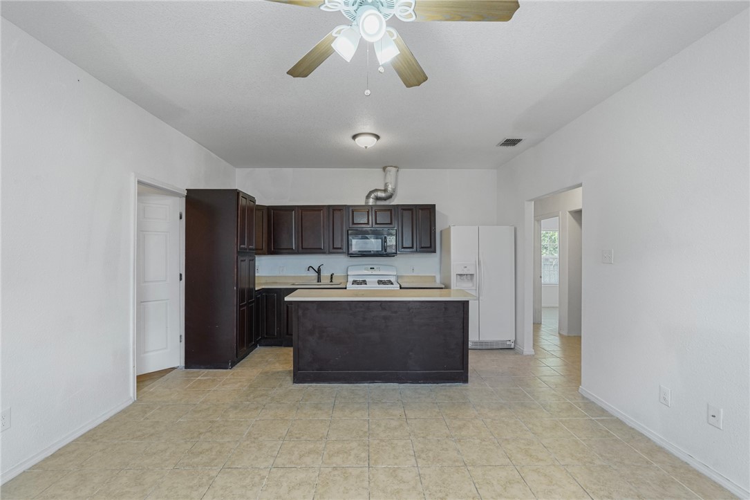 417 Vera Cruz St Property Photo 17