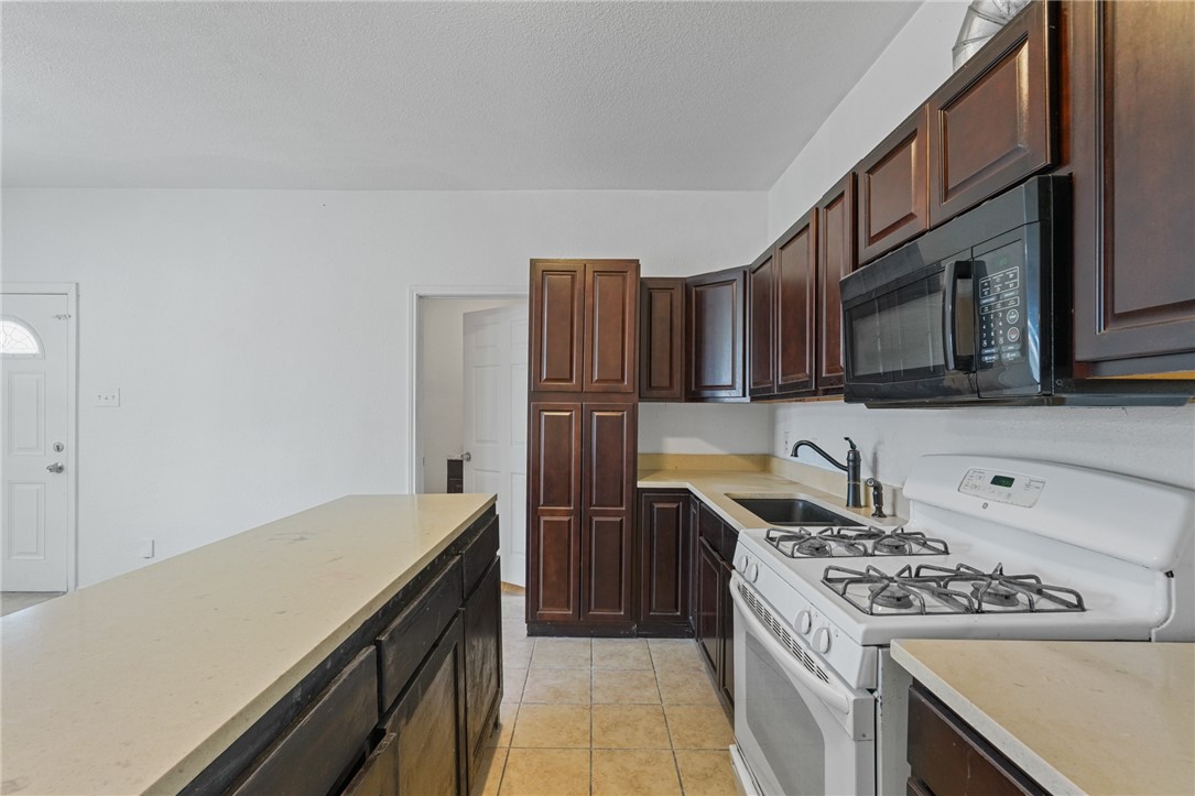 417 Vera Cruz St Property Photo 19