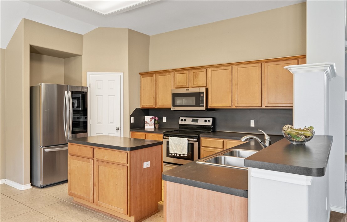 7206 Spanish Wood Dr Property Photo 6