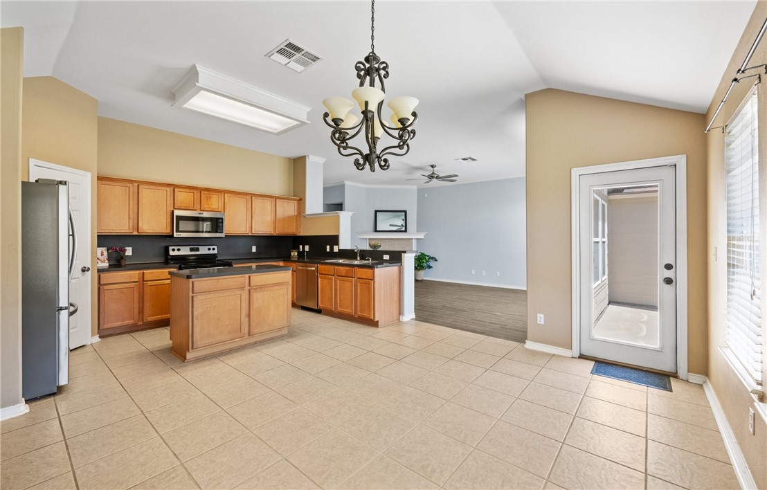 7206 Spanish Wood Dr Property Photo 8