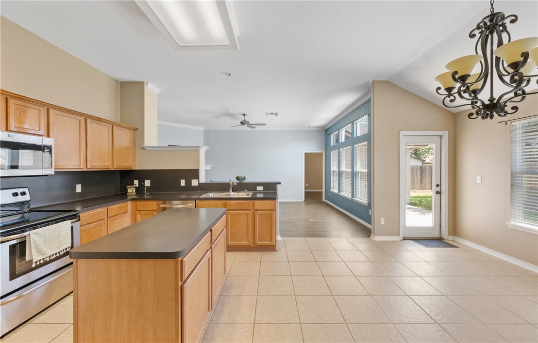 7206 Spanish Wood Dr Property Photo 9