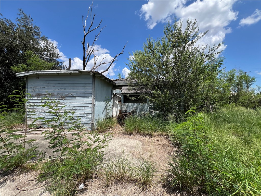 501 W Ella Ave Property Photo 3