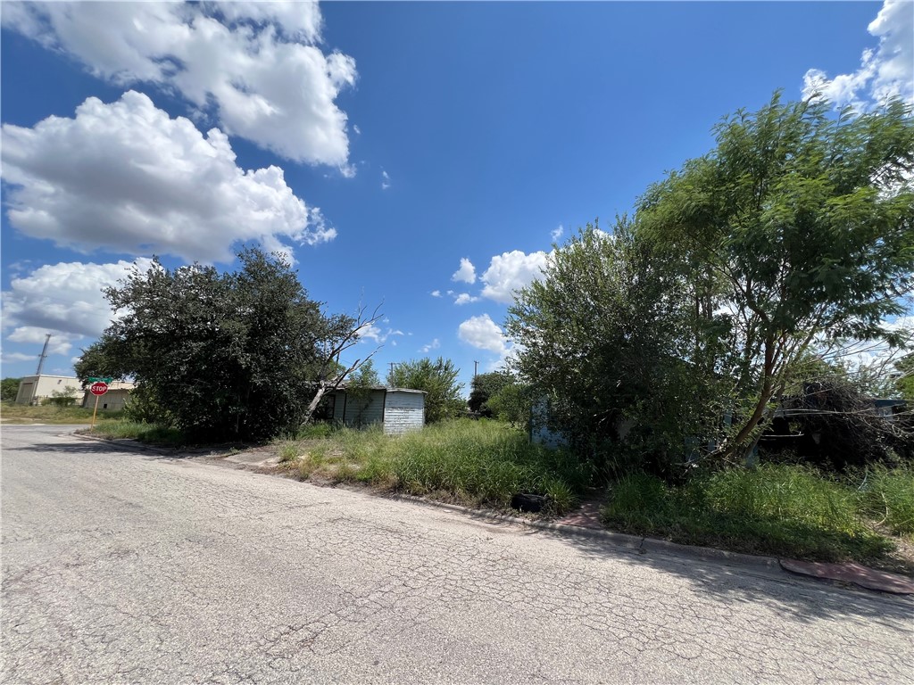 501 W Ella Ave Property Photo 7