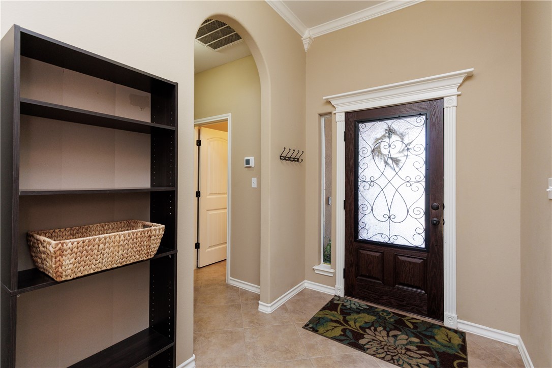 5801 Montserrat Dr Property Photo 3