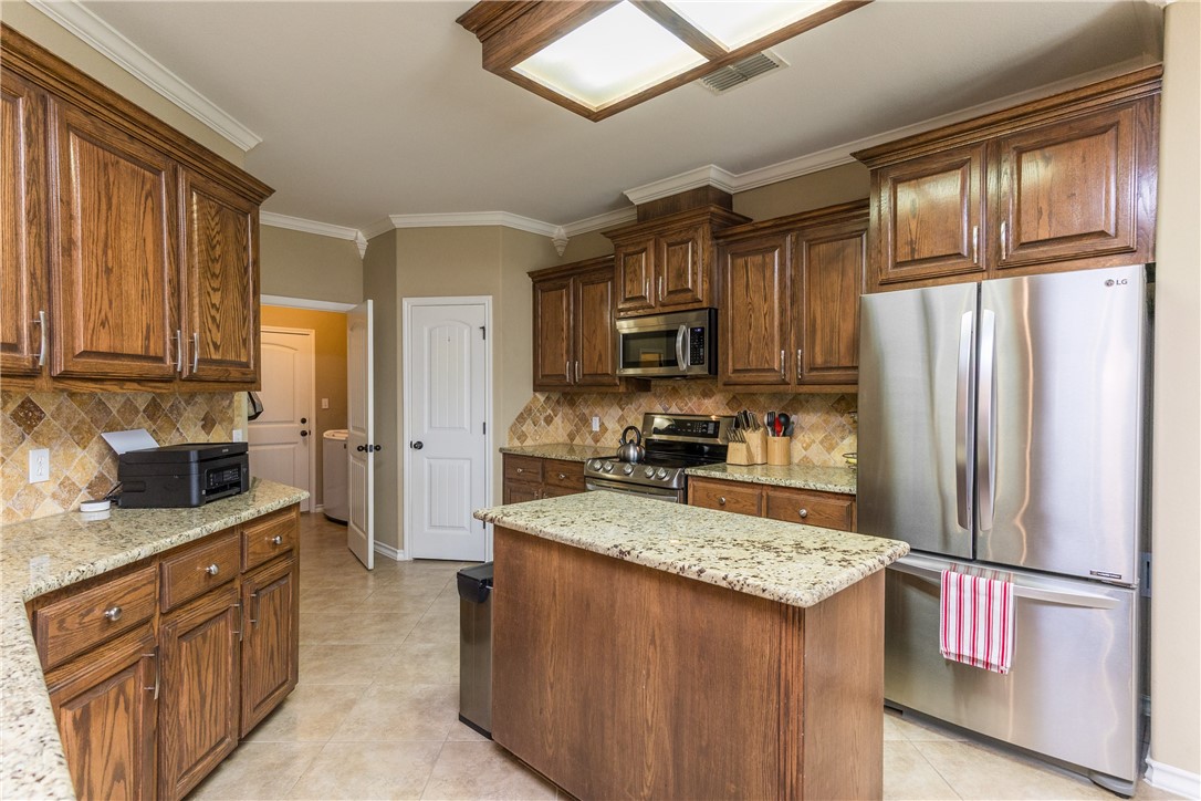 5801 Montserrat Dr Property Photo 5