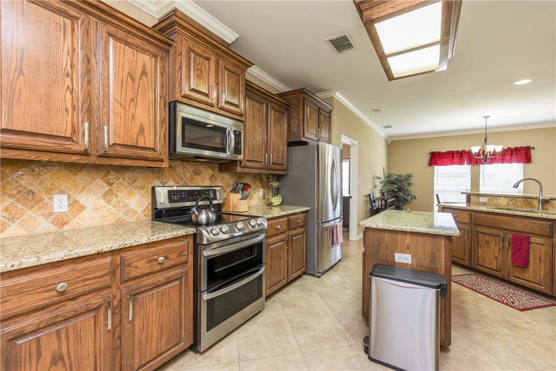 5801 Montserrat Dr Property Photo 8