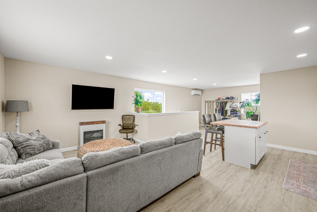 463475 Property Photo 36