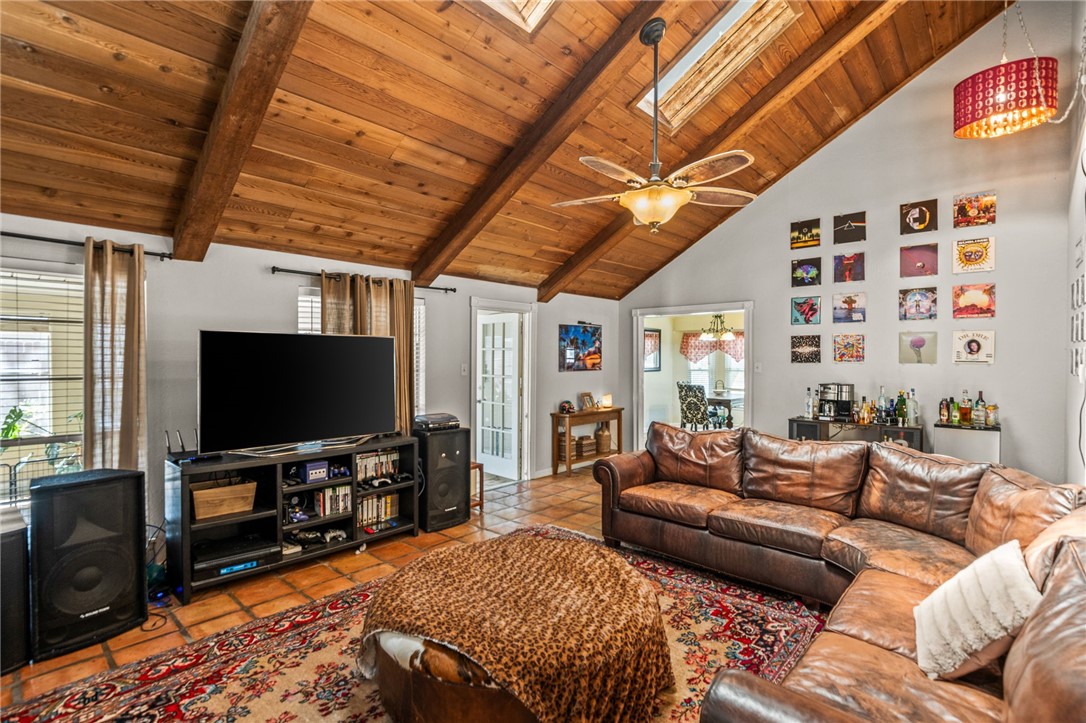 6202 Lost Creek Dr Property Photo 6