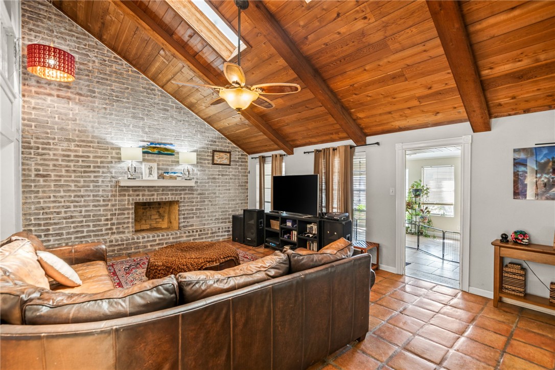 6202 Lost Creek Dr Property Photo 7