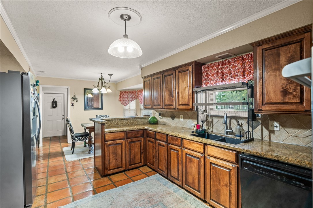 6202 Lost Creek Dr Property Photo 9