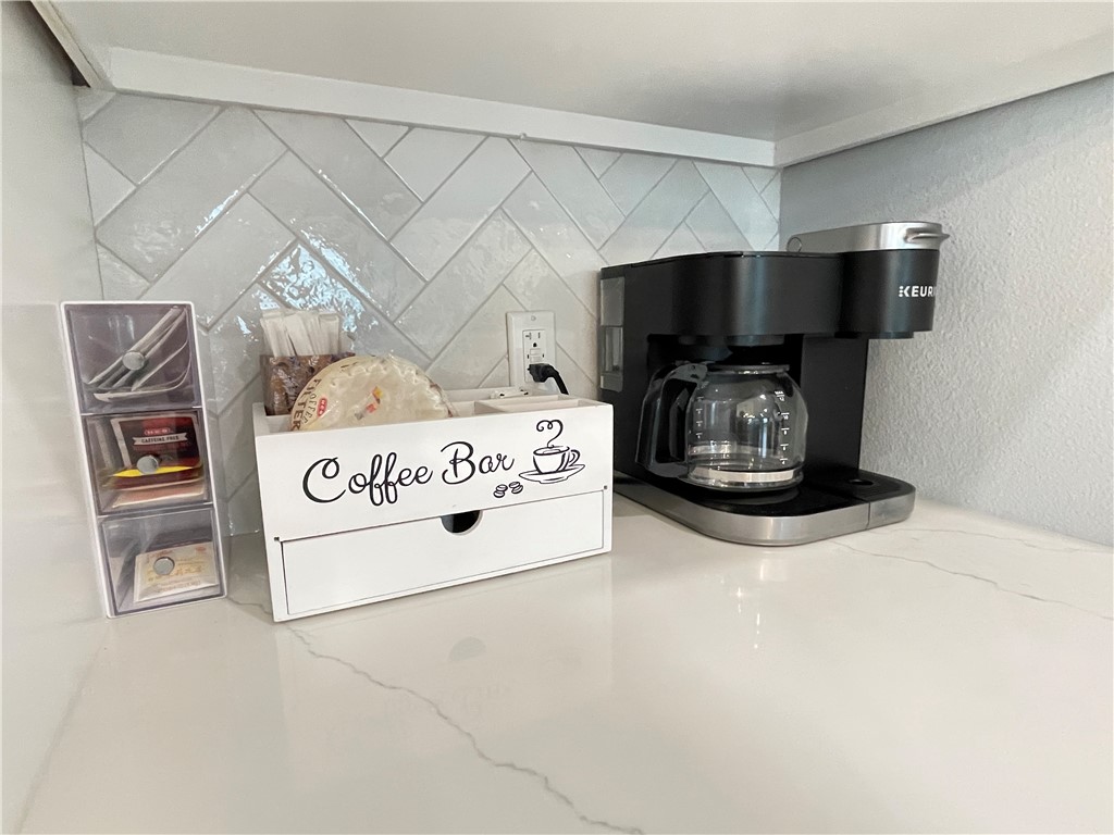 213 Las Palmas Dr Property Photo 6