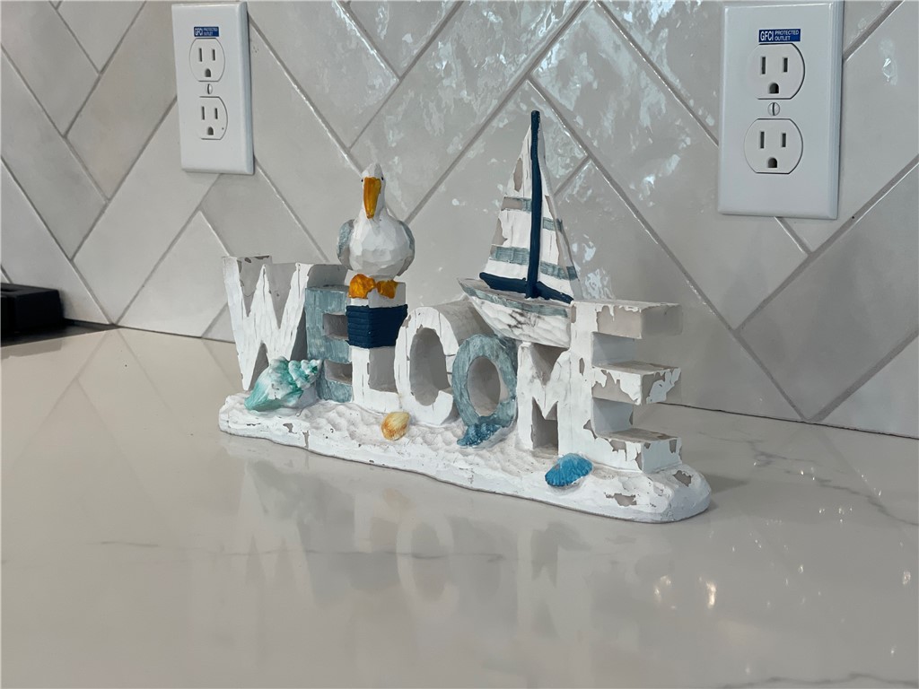 213 Las Palmas Dr Property Photo 7