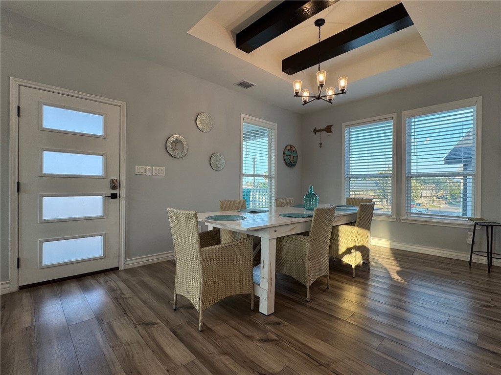 213 Las Palmas Dr Property Photo 8