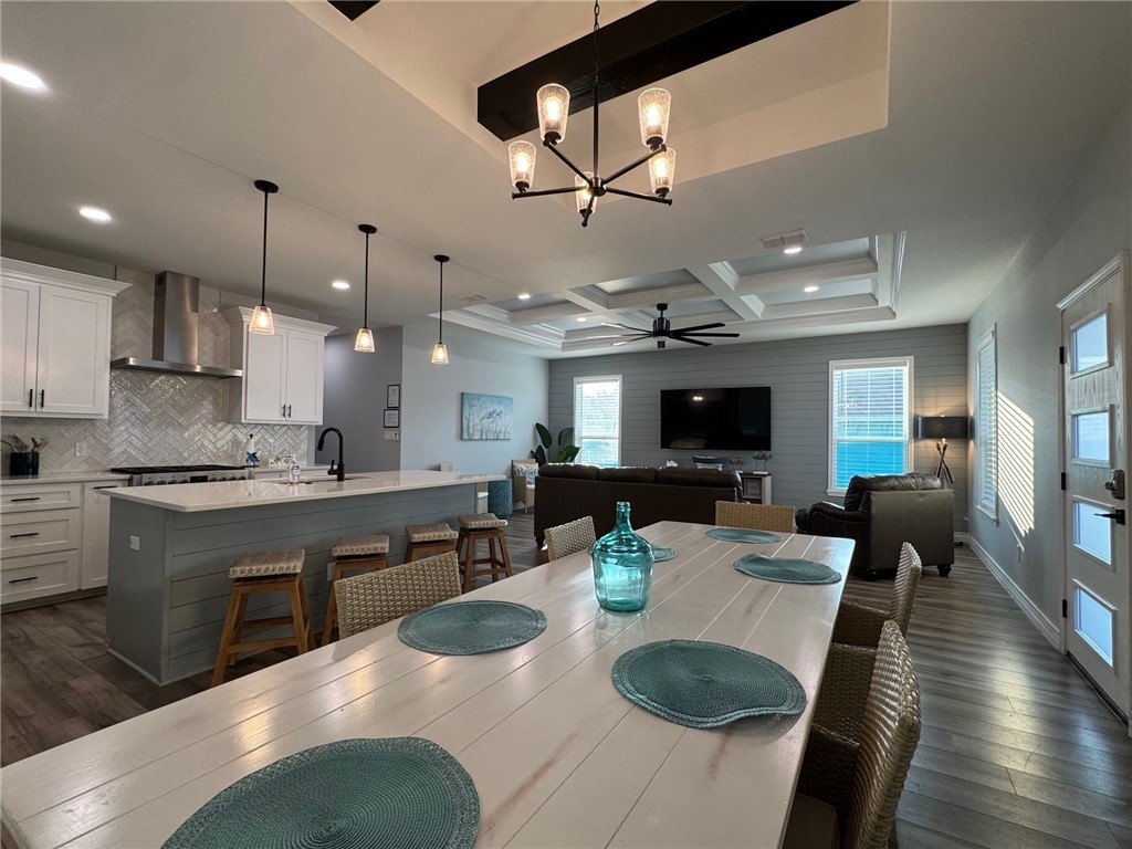 213 Las Palmas Dr Property Photo 9