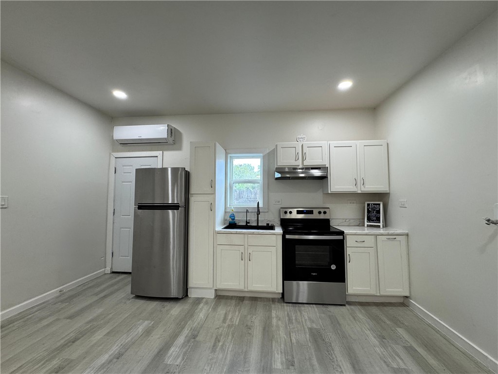 910 Elizabeth St Property Photo 2