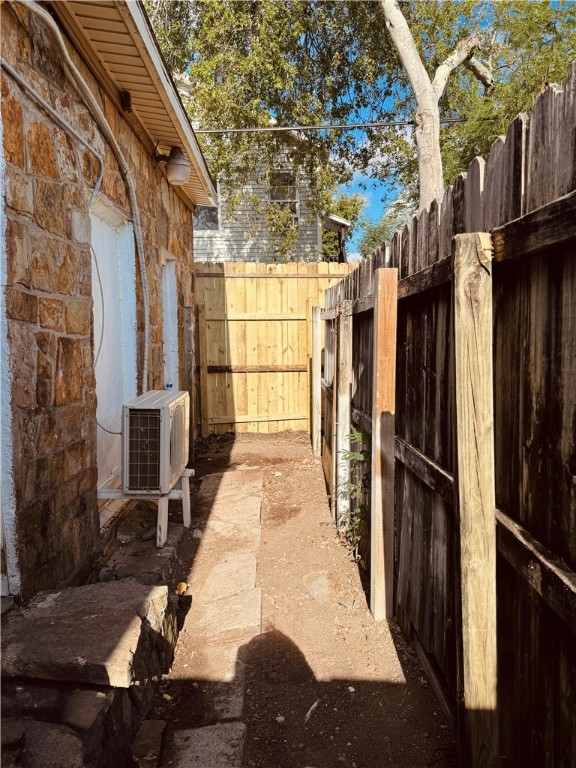 910 Elizabeth St Property Photo 11