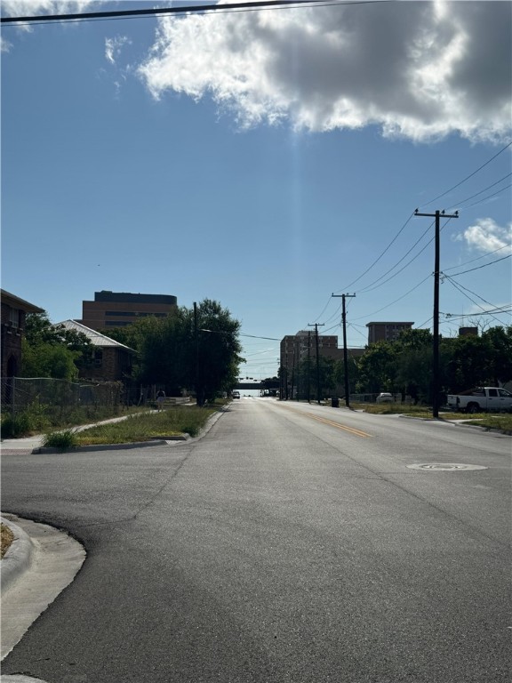 910 Elizabeth St Property Photo 13