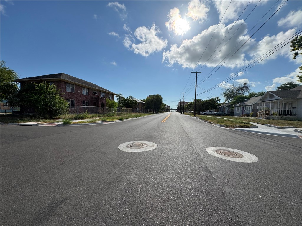 910 Elizabeth St Property Photo 14