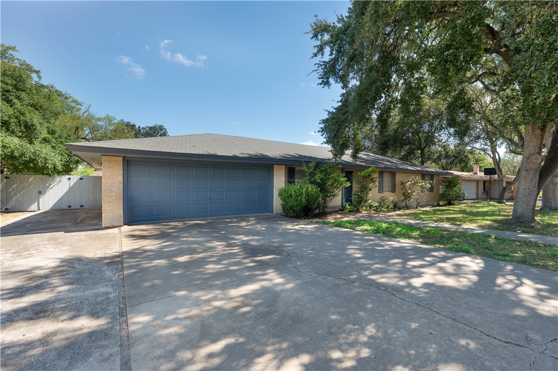 709 Lincoln St Property Photo 3