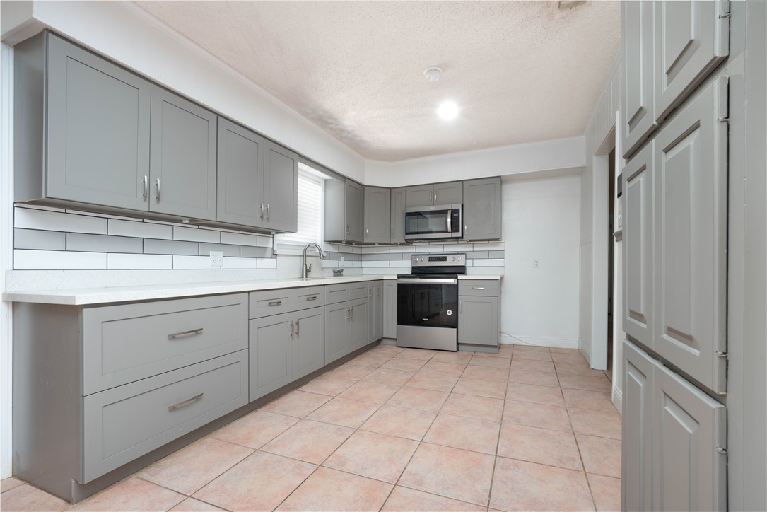 709 Lincoln St Property Photo 7