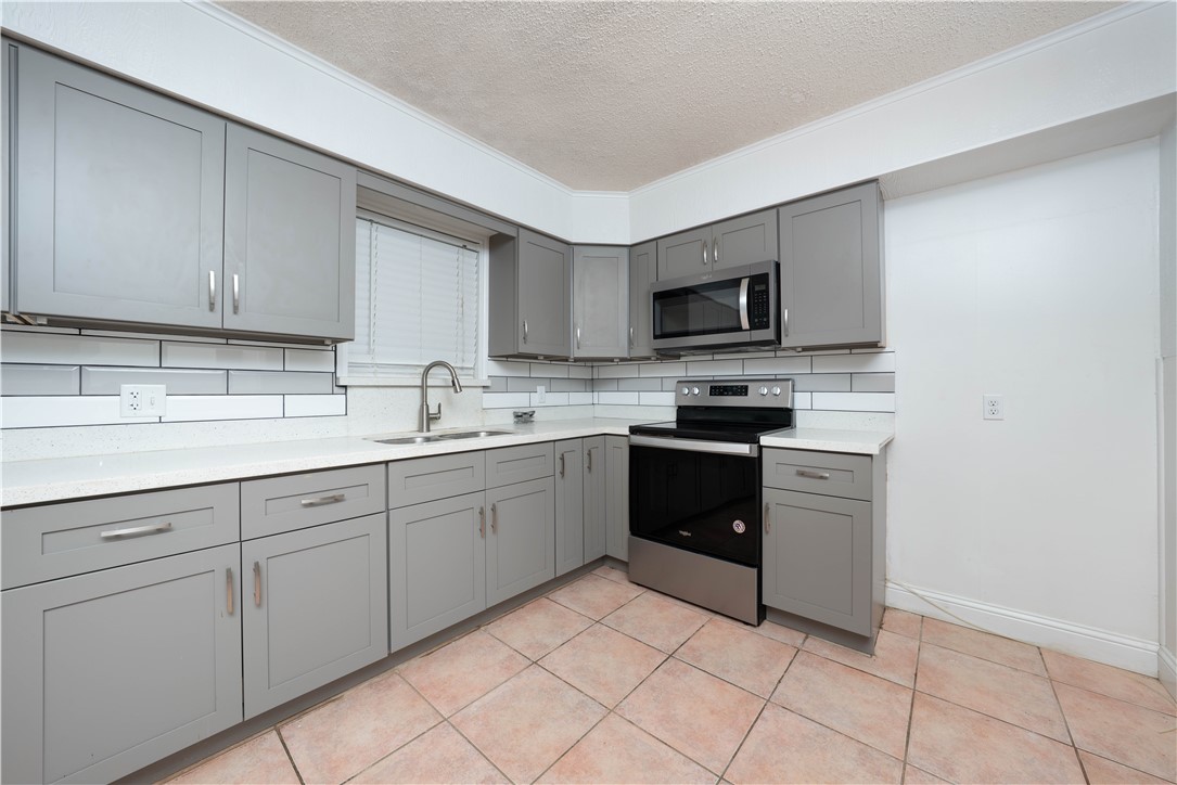 709 Lincoln St Property Photo 8